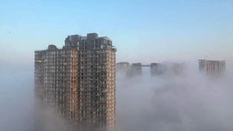 Hà Nội sáng nay sương mù dày đặc, mờ ảo như Sapa