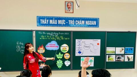 Hà Nội miễn học phí cho học sinh thuộc hộ cận nghèo