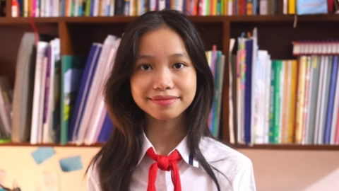 Nữ sinh 13 tuổi lần đầu thi đã "giật" 8,5 IELTS, nhưng nể nhất là mới lớp 8 đã làm được điều đặc biệt này