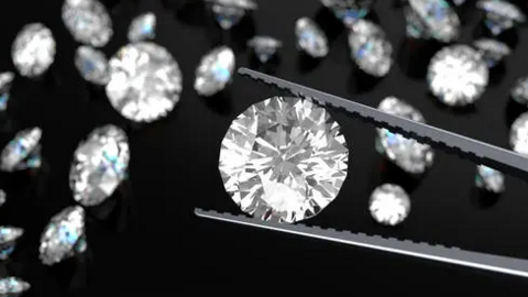 Lệnh cấm kim cương của Nga có hiệu lực