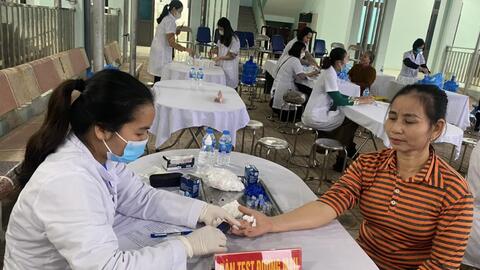 730 người dân khám sàng lọc bệnh đái tháo đường, tăng huyết áp