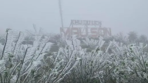 Nhiệt độ xuống -1,1 độ C, băng giá phủ kín đỉnh Mẫu Sơn