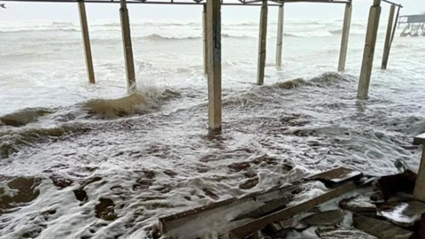 Không khí lạnh tại Huế gây mưa to, gió giật mạnh, sóng biển cao từ 2 đến 3,5 mét