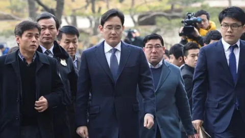 Lãnh đạo Samsung 'như ngồi trên đống lửa': Lợi nhuận thấp nhất trong hơn 1 thập kỷ, mảng chip nhớ vẫn chìm trong thua lỗ