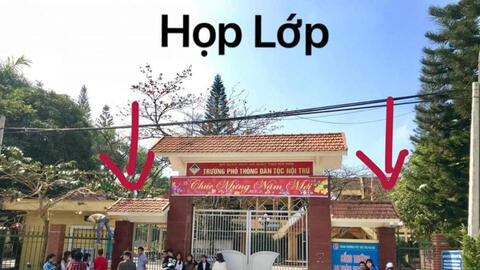 Bức ảnh tái hiện trung bình khung cảnh họp lớp hiện tại, đúng chuẩn "lớp mình - lớp người ta"