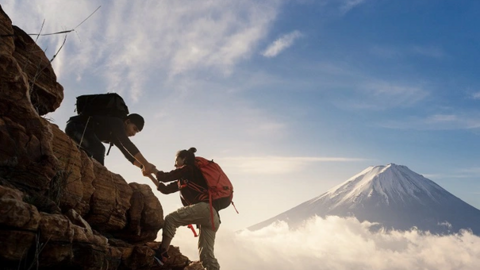 Năm rực rỡ của cổ phiếu “họ” FPT, vẫn có một cái tên “lạc lõng”