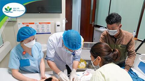 Bé trai 7 tuổi bị chó cắn nguy kịch khi đi chúc Tết