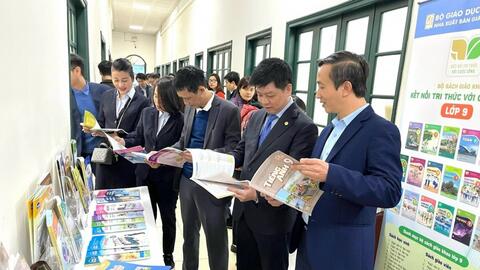 25.000 giáo viên Hà Nội nghe giới thiệu sách giáo khoa lớp 9