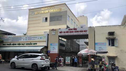 Bệnh viện “kêu cứu” do việc thanh toán thủy tinh thể bị tạm dừng