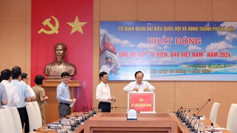 Đoàn ĐBQH và HĐND TP ủng hộ Quỹ Vì biển, đảo Việt Nam