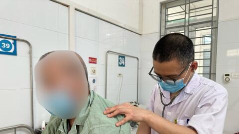 Cụ ông 75 tuổi bị hóc hạt hồng xiêm trong phế quản