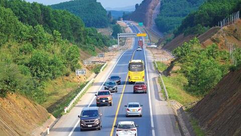 Thủ tướng: Lập các điểm dừng nghỉ tạm thời trên cao tốc 2 làn dịp nghỉ lễ