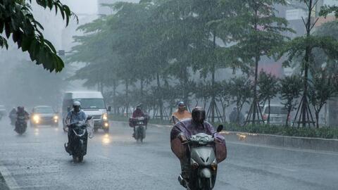 Bắc Bộ và Trung Bộ mưa dông rải rác