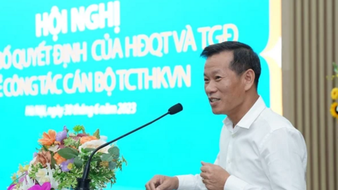 Lãnh đạo Vietnam Airlines: "Ngành hàng không chỉ lãi khoảng 1 USD mỗi khách, bay vào Tân Sơn Nhất gặp một cơn mưa là mất"