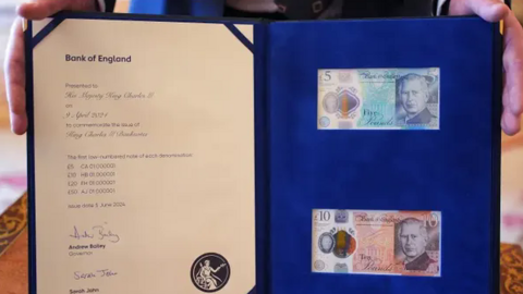 Anh lần đầu tiên đưa vào lưu hành tiền giấy in hình Vua Charles III