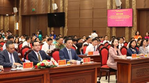 Khát vọng vươn lên được hình thành qua các phong trào thi đua