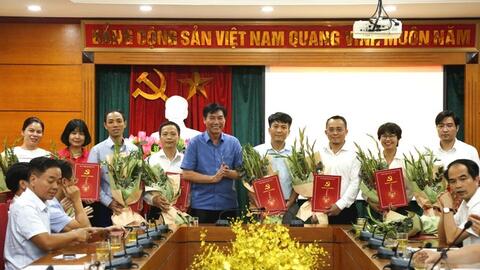 Quận Hà Đông điều động, luân chuyển 14 cán bộ