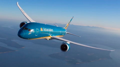 Vietnam Airlines đưa cổ đông 'bay cao' một tuần trước thềm ĐHCĐ thường niên 2024: Cổ phiếu tăng trần lên mức giá cao nhất 5 năm, vốn hóa tăng hơn 41.000 tỷ