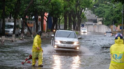 Chiều tối nay, miền Bắc, Bắc Trung Bộ mưa như trút