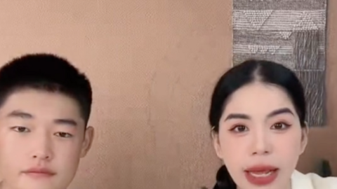 Mới nhất: Hằng Du Mục livestream cùng 2 con riêng của chồng, táo đỏ được bán trở lại khiến dân mạng hồ hởi