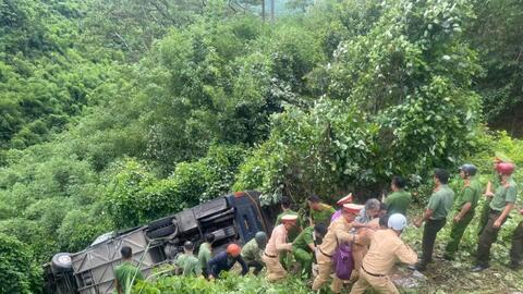 Đắk Nông: Lật xe ô tô khách nhiều người bị thương