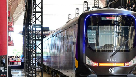 Trung Quốc 'gây sốc' khi ra mắt tàu điện ngầm siêu tốc làm bằng sợi carbon đầu tiên trên thế giới: Không cần người lái, chạy như bay với vận tốc 140 km/h