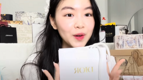 Lọ Lem nhà Quyền Linh ngày nào được dạy dỗ "ngủ đất, nằm quạt" giờ sở hữu loạt đồ hiệu đắt đỏ: Quan điểm phụ huynh thế nào?