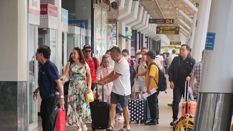 Du lịch ứng phó với giá vé máy bay vọt tăng