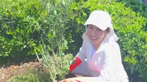 Một hoa hậu Việt ở Mỹ: Sống độc thân, tự muối dưa đem bán, làm "osin" cho chính mình