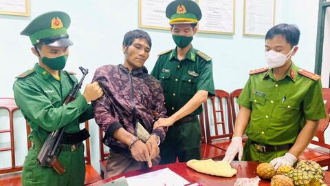 Mường Lát (Thanh Hoá): Bắt đối tượng cất giấu ma tuý trong quả dứa để vận chuyển