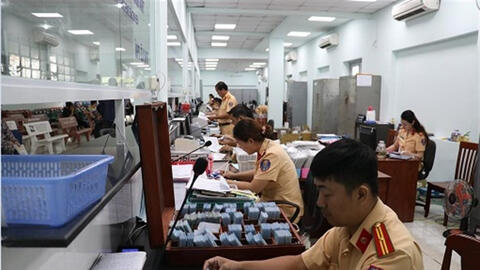 Bộ Công an đề xuất không giới hạn độ tuổi đăng ký xe