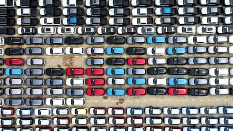 Trung Quốc đã tung 'nước cờ' đầu tiên đáp trả thuế ô tô điện của châu Âu