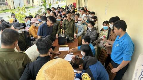 Doanh nghiệp gặp khó, công nhân lãnh đủ