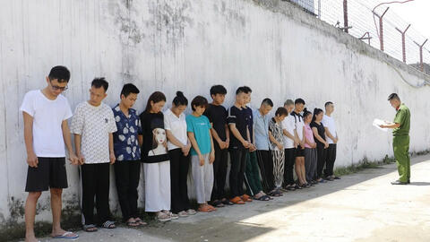 Ổ cờ bạc trực tuyến 250 tỷ bị công an đánh sập, nhiều xe sang bị tạm giữ