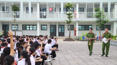 Chú trọng giáo dục an toàn giao thông cho học sinh