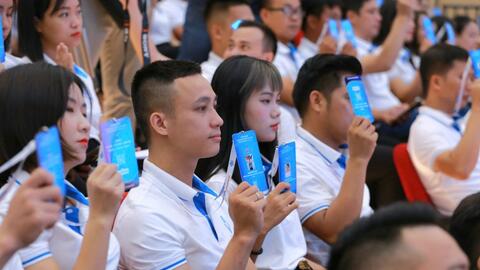 Vững vàng trên không gian mạng, cống hiến để trưởng thành