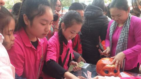 Độc đáo lễ “mổ lợn” của thầy trò trường THCS Phan Chu Trinh