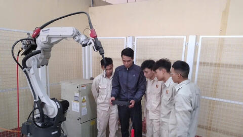 Phát triển cơ sở giáo dục nghề đạt chuẩn quốc tế