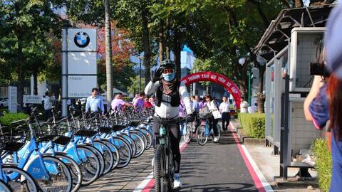 Làn đường riêng cho xe đạp đầu tiên ở TPHCM đi vào hoạt động