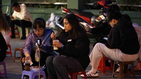 TPHCM se lạnh 18 độ C, người dân co ro trong sáng sớm