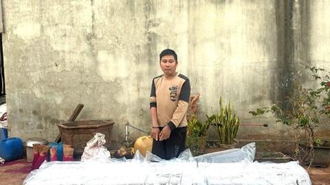 Công an xử lý đối tượng mua bán hàng trăm cây thuốc lá nhập lậu