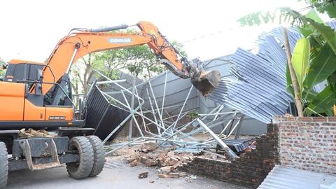 Cưỡng chế, phá dỡ hàng loạt công trình ở Hà Nội vào ngày 27.1