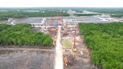 Cao tốc Cà Mau - Đất Mũi hối hả thi công những ngày cận Tết