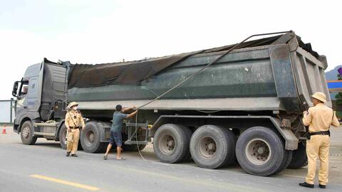 Kiểm tra thực địa dọc tuyến sông Gianh ngăn cát tặc