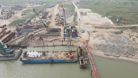 16 mũi thi công đẩy nhanh tiến độ cầu qua sông Hồng thuộc Vành đai 4