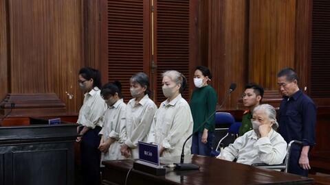 Hoãn xét xử nhóm người nhà đại gia Hứa Thị Phấn để xác minh tài sản