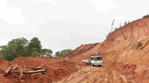 Sạt lở đèo Gia Bắc sau mưa lớn, giao thông trên Quốc lộ 28 bị chia cắt
