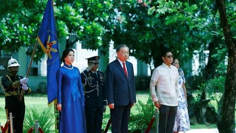 Philippines bắn 21 loạt đại bác chào đón Tổng Bí thư, Chủ tịch nước Tô Lâm và Phu nhân