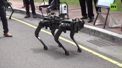 Đài Loan ra mắt 'chó robot' có vũ trang