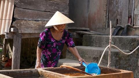 Nước nhiễm phèn, nhiễm mặn khiến hàng nghìn hộ dân thiếu nước sạch